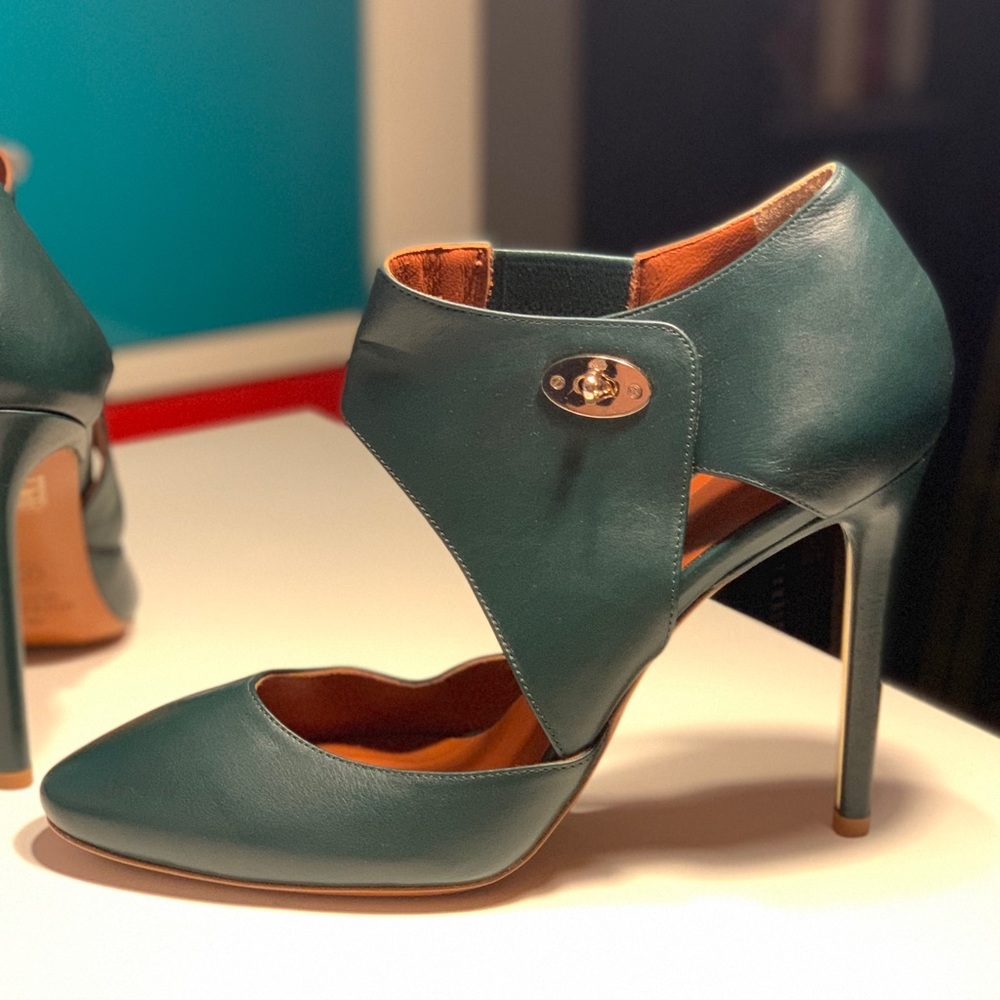 Mulberry Ivy Green Calf Willow Pumps. Size 40.